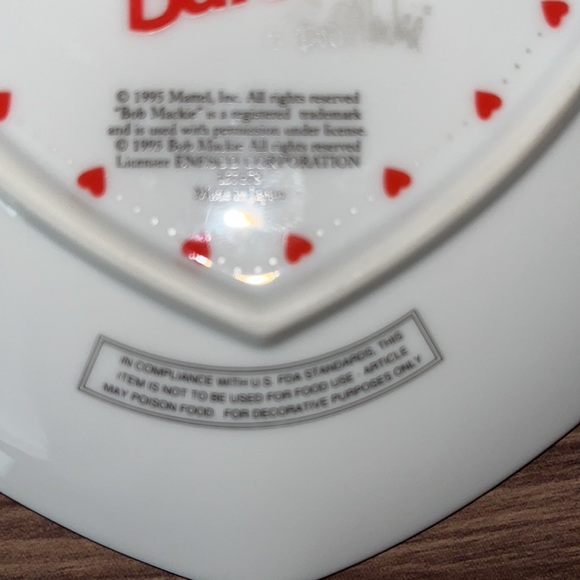 Vintage 1995 Barbie Queen of Hearts heart shaped collectors plate. - Picture 6 of 15
